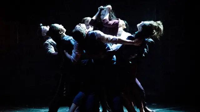 還有一些演出則加入了現代爵士樂、流行音樂等。