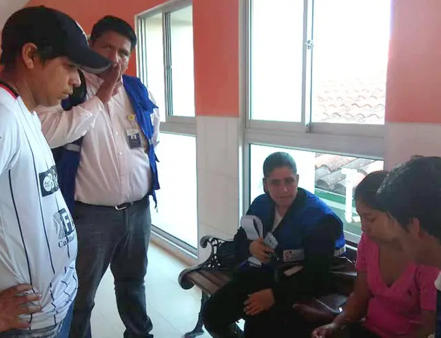 Familiares con funcionarios de gobierno