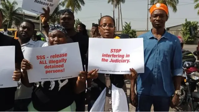 Awọn oluwọde pẹlu akọle loriṣiriṣi