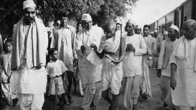 महात्मा गांधी, भारत, ब्रिटिश, स्वातंत्र्यसंग्राम, चर्चिल