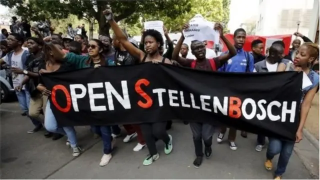 L'anglais a maintenant le même statut que l'afrikaans à l'Université de Stellenbosch (Afrique du Sud), à la demande des étudiants.