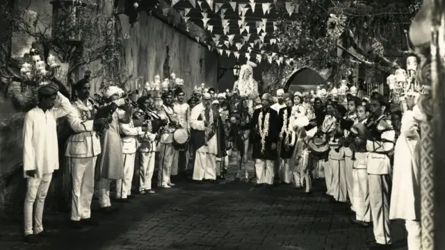 పాకీజా చిత్రంలోని ఓ సన్నివేశం