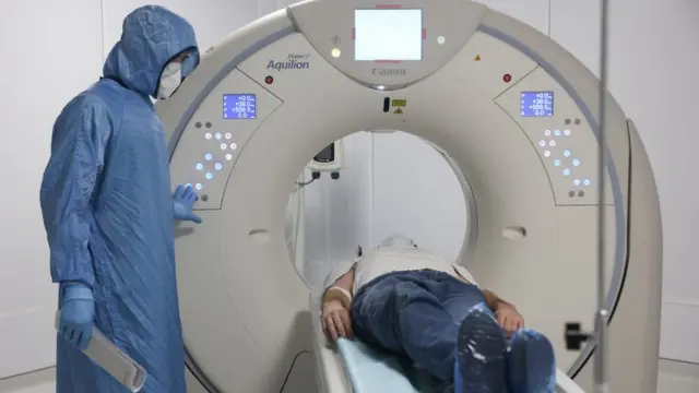 Igwe MRI na-enyocha ụbụrụ