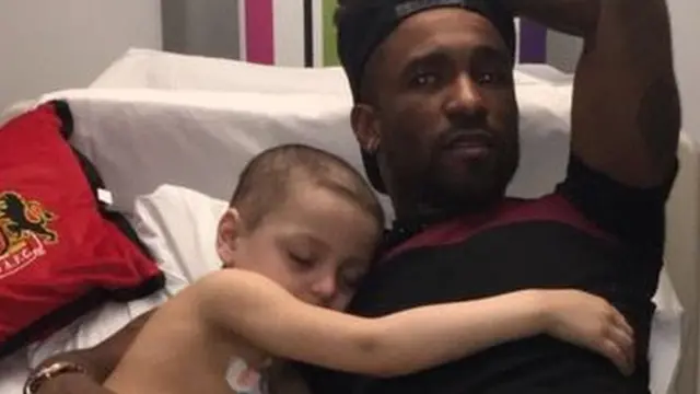 Bradley Lowery y Jermain Defoe