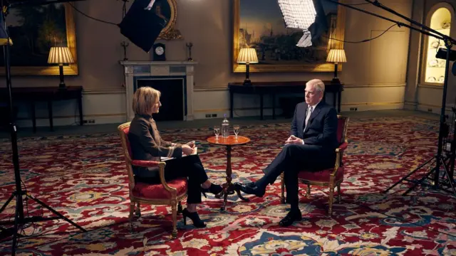 พิธีการรายการนิวส์ไนท์ซักเจ้าชายแอนดรูว์