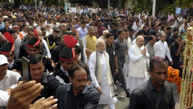 మోదీ, వాజ్‌పేయీ అంతిమ యాత్ర
