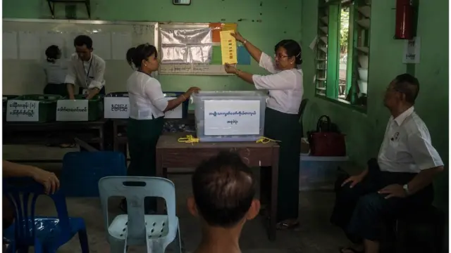 တိုက်ပွဲတွေကြောင့် ရွေးကောက်ပွဲနေရာအနှံ့မကျင်းပနိုင်တောင်မှ ရခိုင်ပါတီတွေပဲနိုင်မှာလို့ ဒေသခံပါတီတွေဘက်က ပြောပါတယ်။