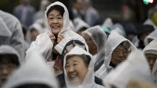 Abantu bategereje ko Papa agera aho bari i Nagasaki mu ruzinduko yahagiriye