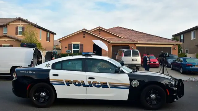 Полицейская машина у дома Турпиных