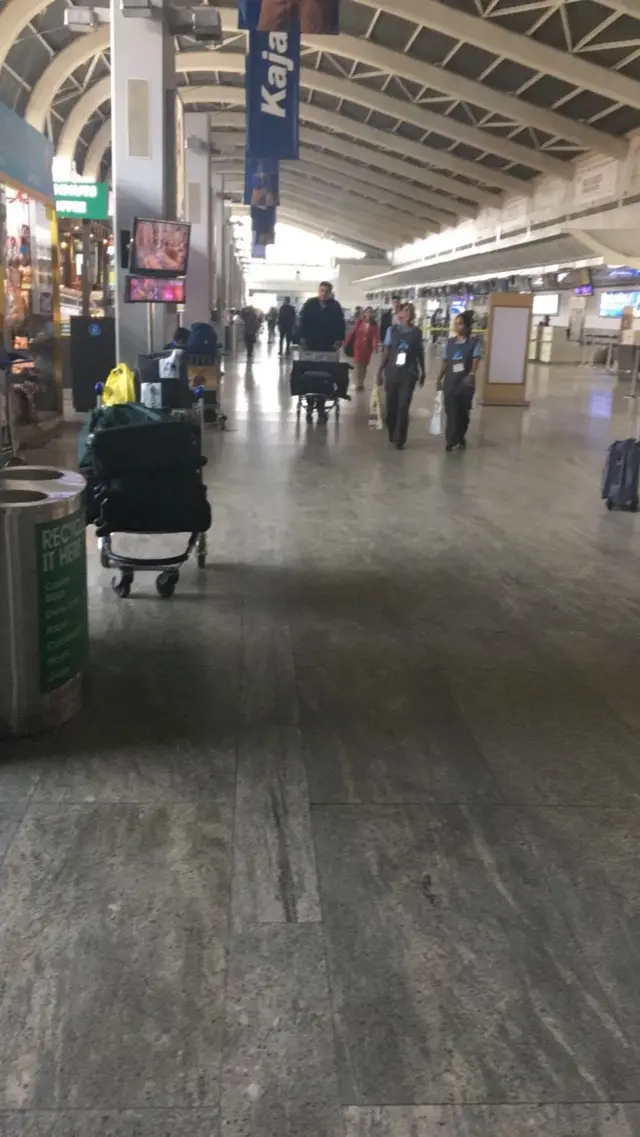 मुंबई विमानतळावरील वाहतूक सुरळीत.