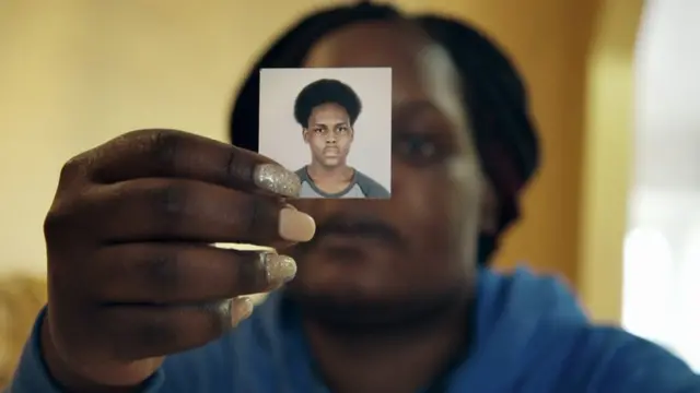 ሎና ዴኒስ ስእሊ ወዳ ማቲው ማክሪ ሒዛ