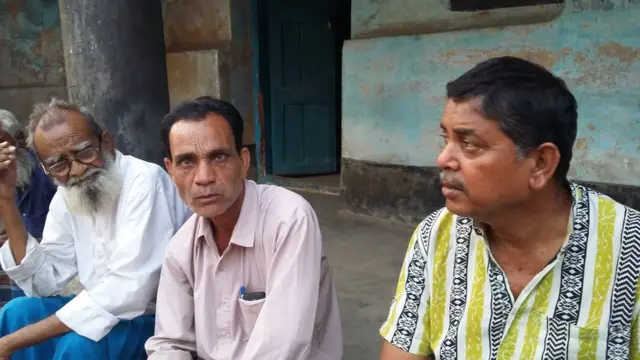 চুরুলিয়ার ক'জন বাসিন্দা।