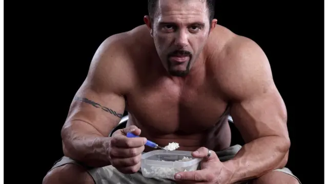 ผู้ชายกล้ามใหญ่