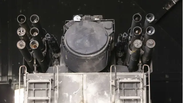 Libya'da etkisiz hale getirilen Pantsir'lerden biri