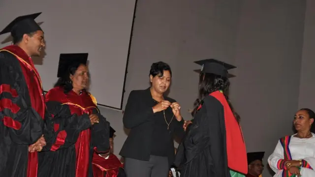 ዶክተር ጸጋ ወርቂ እናተሸለመት