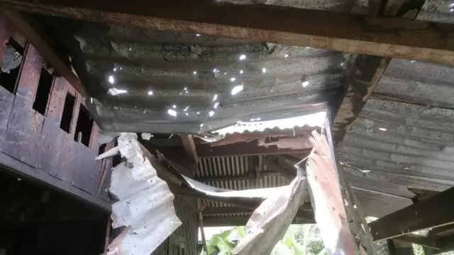 လက်နက်ကြီးကျည်သင့်ခဲ့တဲ့ နတ်ချောင်းရွာအိမ်တအိမ်