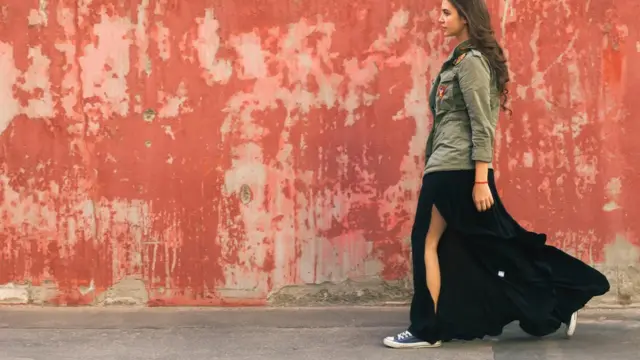 девушка, одетая в стиле гранж