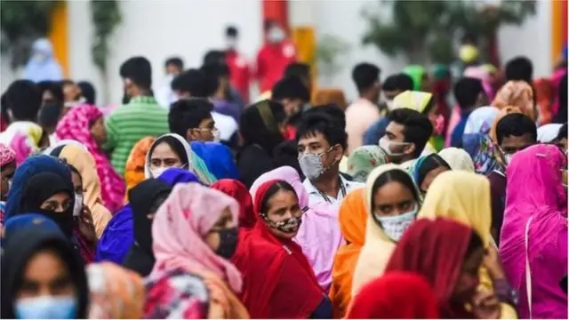 অনেক কারখানার শ্রমিকদের মার্চ মাসের বেতন না দেয়ার অভিযোগও রয়েছে।