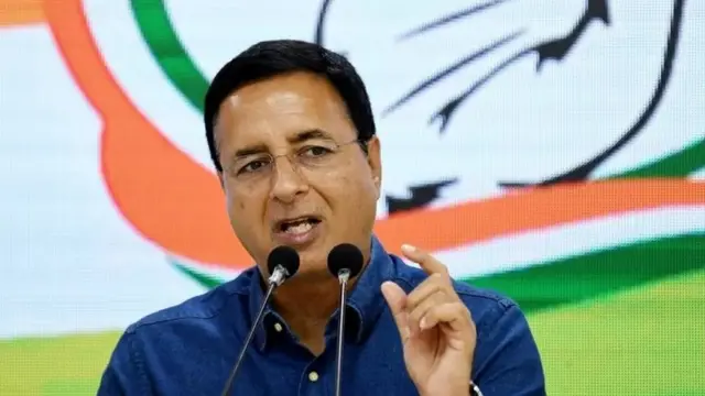 ਕਾਂਗਰਸ ਦੇ ਬੁਲਾਰੇ ਰਣਦੀਪ ਸੁਰਜੇਵਾਲਾ ਅਤੇ ਕਾਂਗਰਸ ਦੇ ਸੀਨੀਅਰ ਨੇਤਾ ਅਭਿਸ਼ੇਕ ਮਨੁ ਸਿੰਘਵੀ ਨੇ ਪ੍ਰੈੱਸ ਕਾਨਫਰੰਸ ਕਰ ਕੇ ਕਿਹਾ ਸੀ ਕਿ ਉਨ੍ਹਾਂ ਦੀ ਪਾਰਟੀ ਇਸ ਮਾਮਲੇ ਅੱਗੇ ਝੁਕੇਗੀ ਨਹੀਂ।