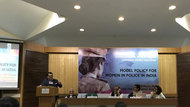 महिला पुलिस