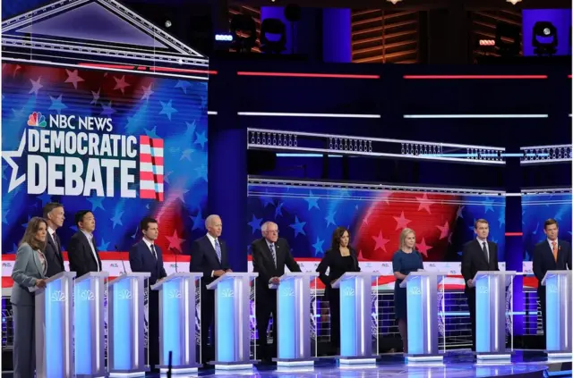 6月27日辩论会的照片