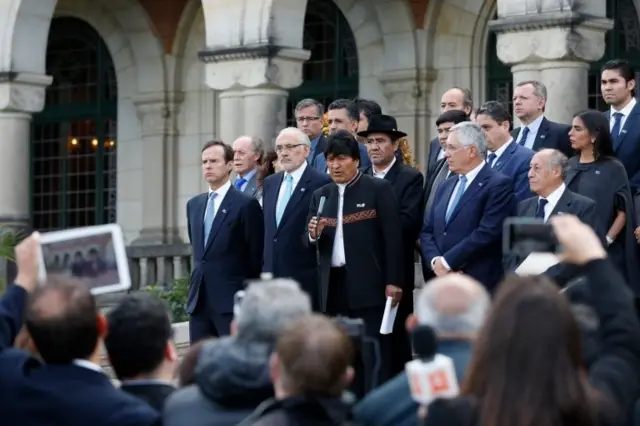 Morales habla a los medios