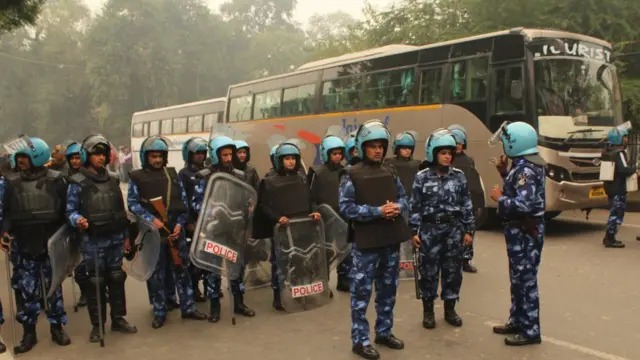 দিল্লিতে বিক্ষোভকারীদের মোকাবিলা করতে নামানো হয় বিশেষ নিরাপত্তা বাহিনী আর এ এফ