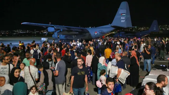Personas son evacuadas de Sudán