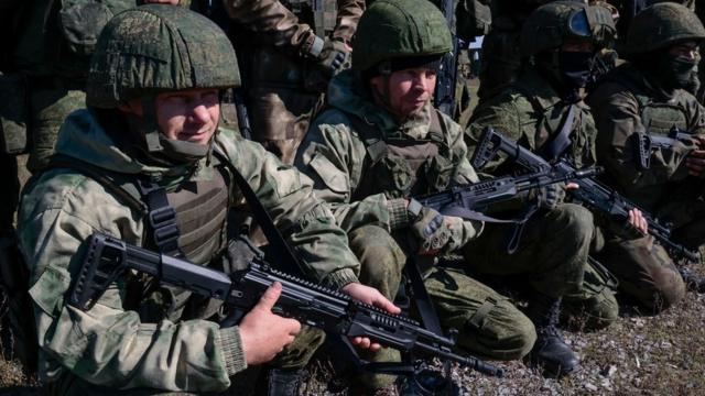 جنود روس يتدربون.