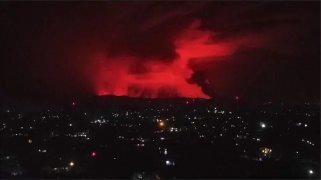 గోమా నగరం వెనుక అగ్నిపర్వతం