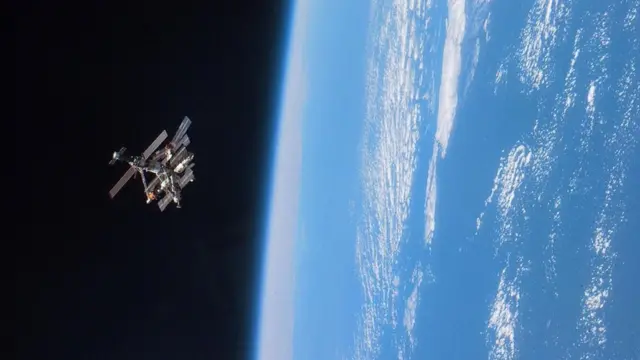 محطة الفضاء الروسية "مير"