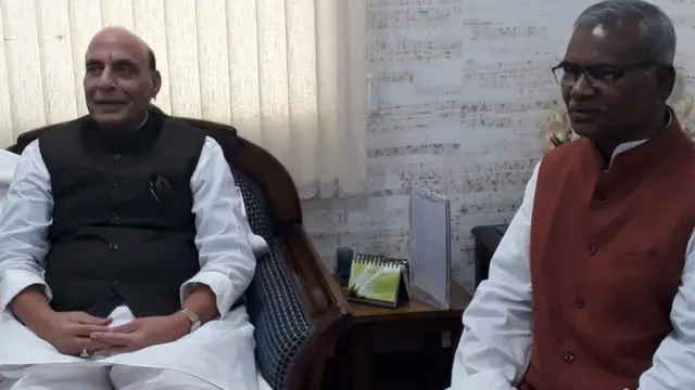 કેન્દ્રીય મંત્રી રાજનાથ સિંહ સાથે કામેશ્વર ચૌપાલ