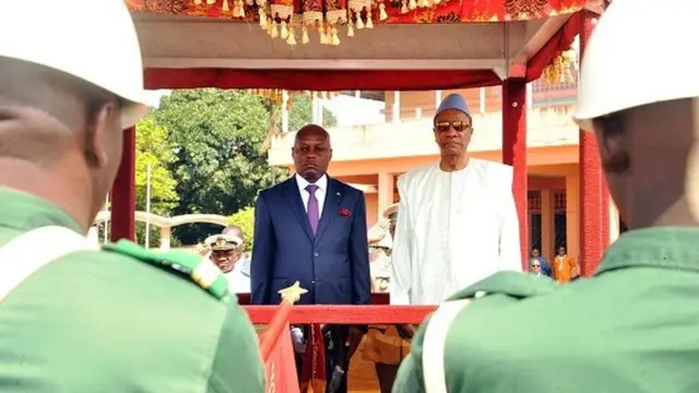 Au même moment, Alpha Condé, le médiateur de la crise, exige l'application des accords de Conakry.