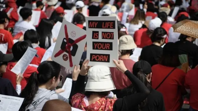 Women protest hidden camera pornography in Seoul, July 2018