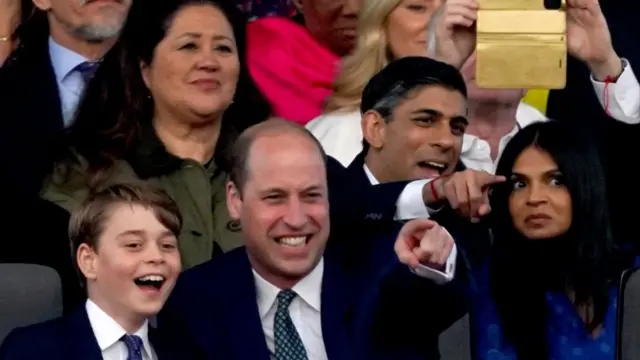 Принц Джордж с отцом принцем Уэльским и премьер-министр Риши Сунак с женой Акшатой Мурти на концерте