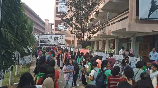 রোকেয়া হলে দেরি করে ভোটগ্রহণ শুরু হয়।