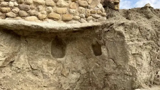 كهف صغير يعتقد أن يوحنا المعمدان سكن فيه