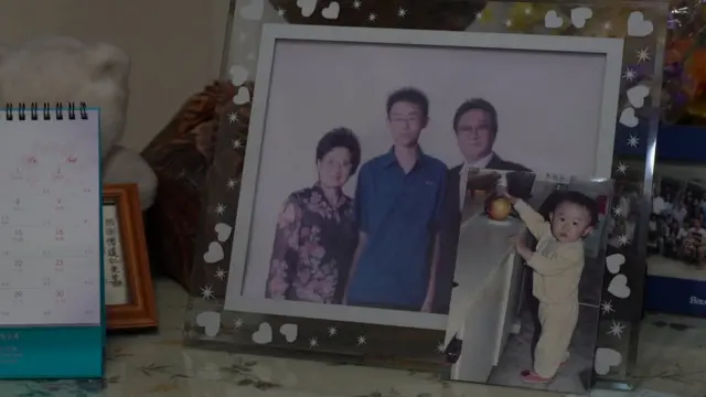 傅达仁的妻儿。