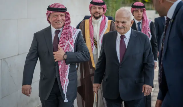 العاهل الأردني يقيم مأدبة عشاء للأردنيين