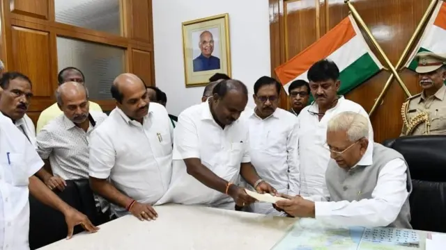 குமாரசாமி பதவி விலகல்.