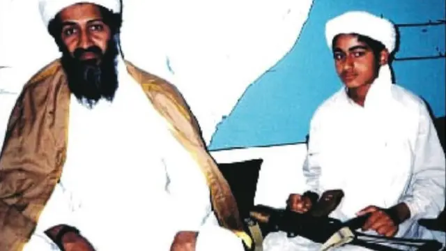 Bivugwa ko Osama Bin Laden (ibumoso) yateguriraga umuhungu we Hamza (iburyo) kuzamusimbura