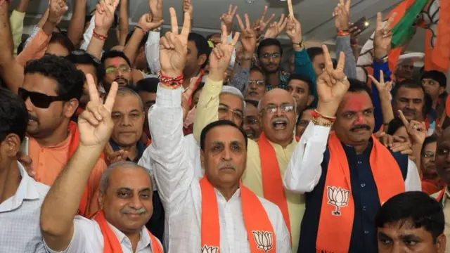 કર્ણાટકના ચૂંટણી પરિણામો બાદ ગુજરાત ભાજપના નેતાઓની ઉજવણીની તસવીર