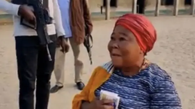 Obiageli Mazi na Gọvanọ Borno steeti