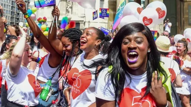 تحتفل المسيرة برفع التجريم عن المثلية الجنسية في إنجلترا وويلز