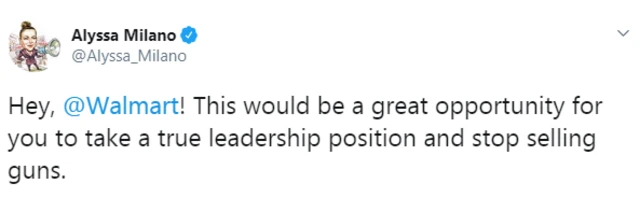 A atriz e ativista Alyssa Milano escreveu no Twitter: 'Ei, Walmart! Esta seria uma grande oportunidade para que vocês assumam uma verdadeira posição de liderança ao deixar de vender armas'