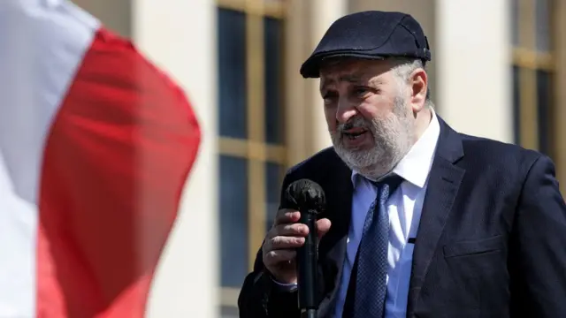 Sarah Halimi'nin kardeşi William Attal 25 Nisan'da Paris'te düzenlenen protestoya katılmıştı