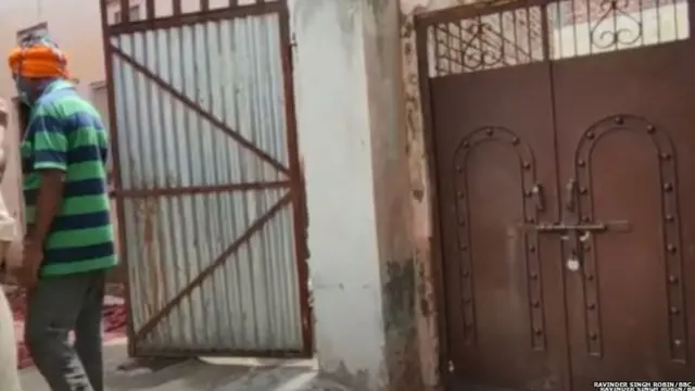 ਮੁੱਛਲ ਪਿੰਡ ਵਿੱਚ ਤਾਲਾ