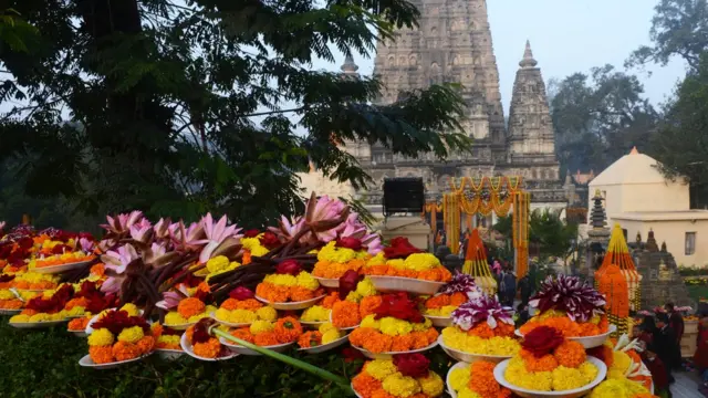 Đền Mahabodhi được cho là nơi Đức Phật lên cõi Niết Bàn và thu hút nhiều Phật tử tới lễ viếng
