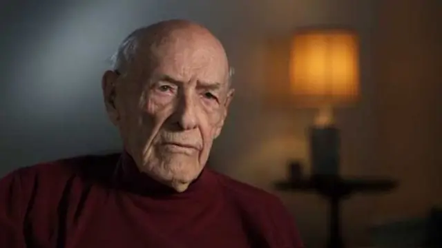 چارلز نس -کاردار سابق آمریکا- میگوید که تیسمار حسن پاکروان به او گفته بود: نه، من از خمینی نمیترسم. خوب میشناسمش. ما در گذشته با هم صحبت کردیم. نگرانی ندارم و همین جا میمانم