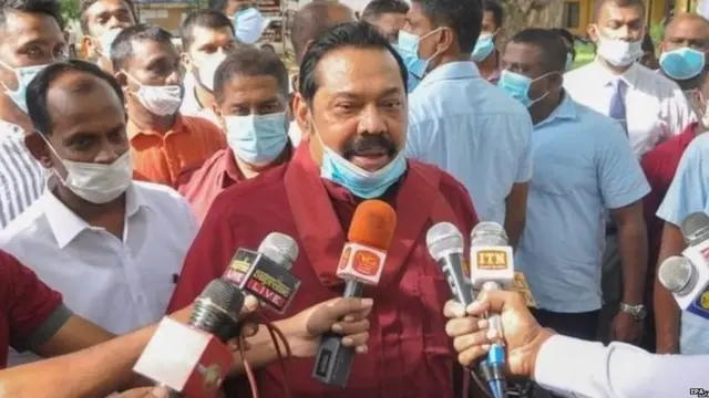 ජයග්‍රහණයෙන් අනතුරුව මාධ්‍ය අමතන මහින්ද